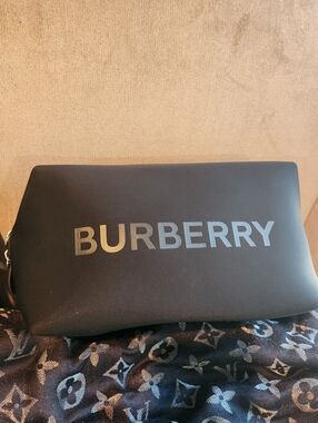 BURBERRY Toiletry Bag GWP Never Used 9"L×5"H×4"W